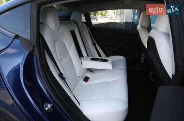 Седан Tesla Model 3 2022 в 