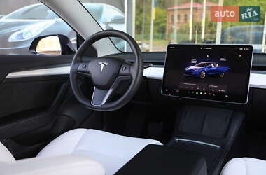 Седан Tesla Model 3 2022 в 