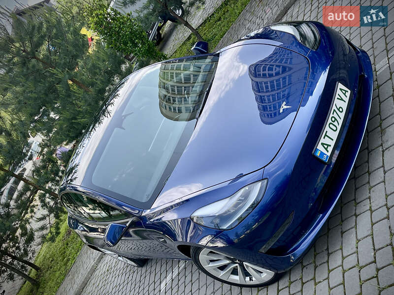 Седан Tesla Model 3 2022 в Ивано-Франковске