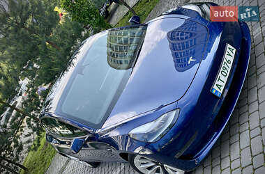 Седан Tesla Model 3 2022 в 