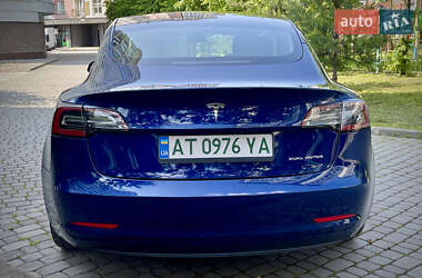Седан Tesla Model 3 2022 в 