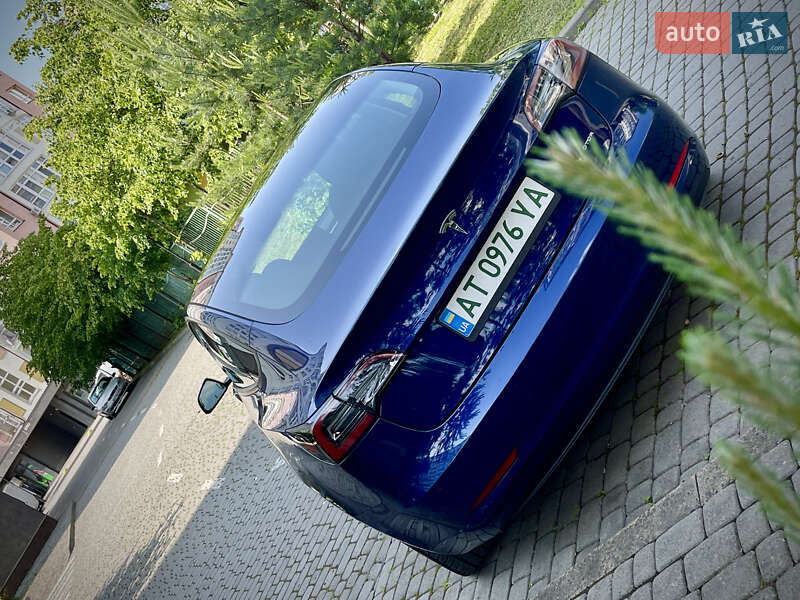 Седан Tesla Model 3 2022 в Ивано-Франковске
