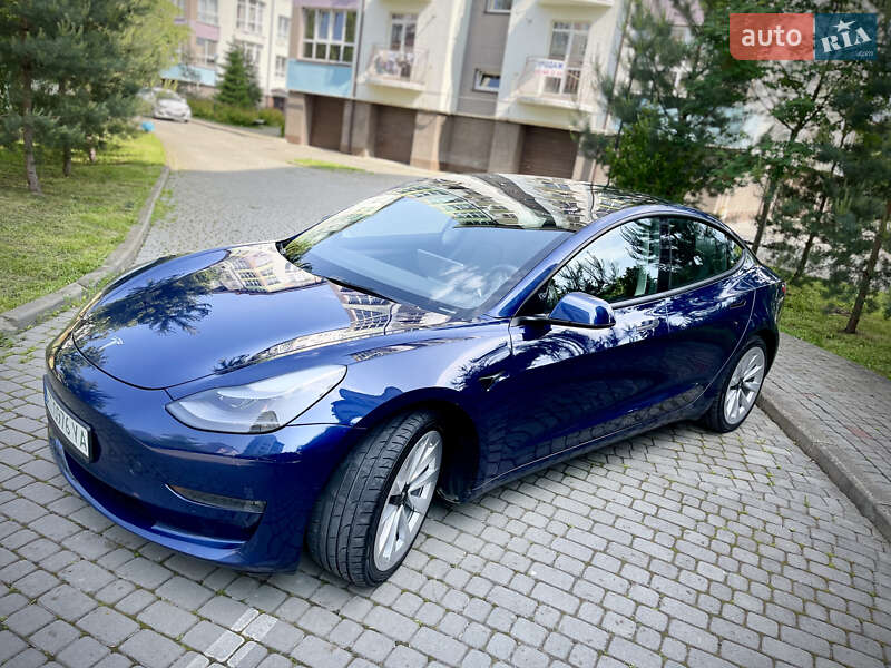 Седан Tesla Model 3 2022 в Ивано-Франковске