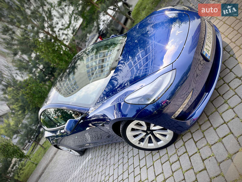 Седан Tesla Model 3 2022 в Ивано-Франковске