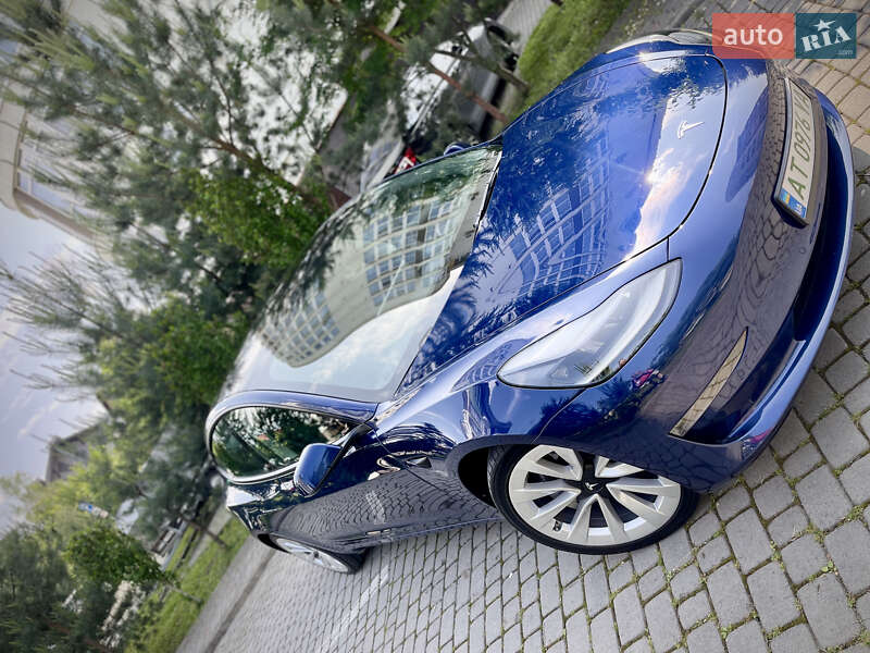 Седан Tesla Model 3 2022 в Ивано-Франковске