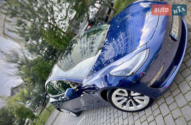 Седан Tesla Model 3 2022 в 