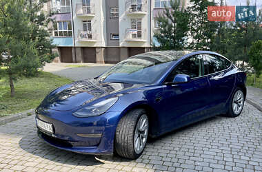 Седан Tesla Model 3 2022 в 