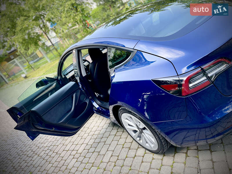 Седан Tesla Model 3 2022 в Ивано-Франковске
