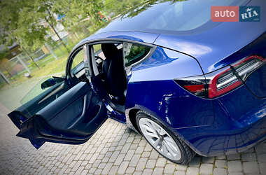 Седан Tesla Model 3 2022 в 