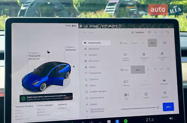 Седан Tesla Model 3 2022 в 