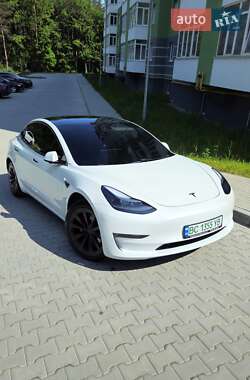 Седан Tesla Model 3 2021 в Новояворовске