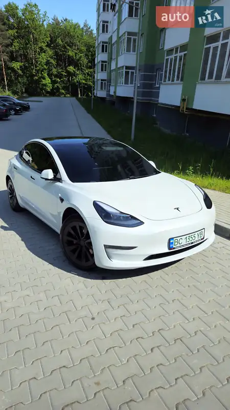Седан Tesla Model 3 2021 в 