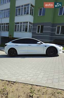Седан Tesla Model 3 2021 в 