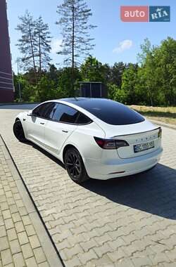 Седан Tesla Model 3 2021 в 
