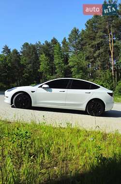Седан Tesla Model 3 2021 в 