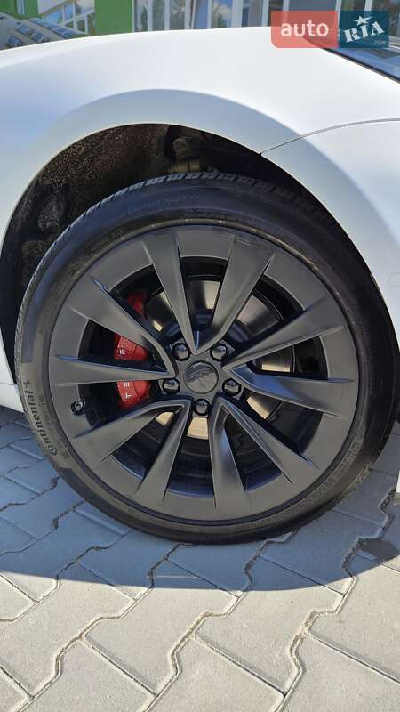Седан Tesla Model 3 2021 в Новояворовске
