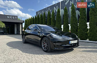 Седан Tesla Model 3 2018 в Іршаві