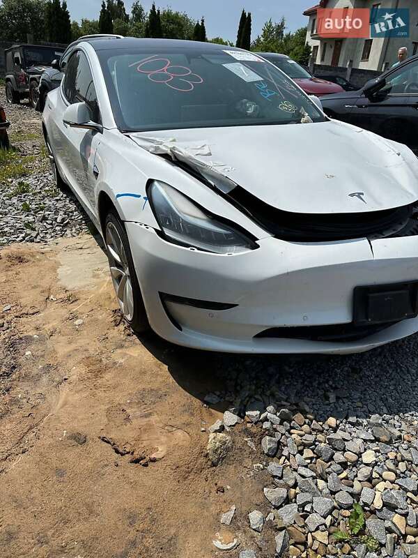 Седан Tesla Model 3 2018 в Львові
