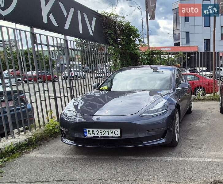 Седан Tesla Model 3 2018 в Киеве
