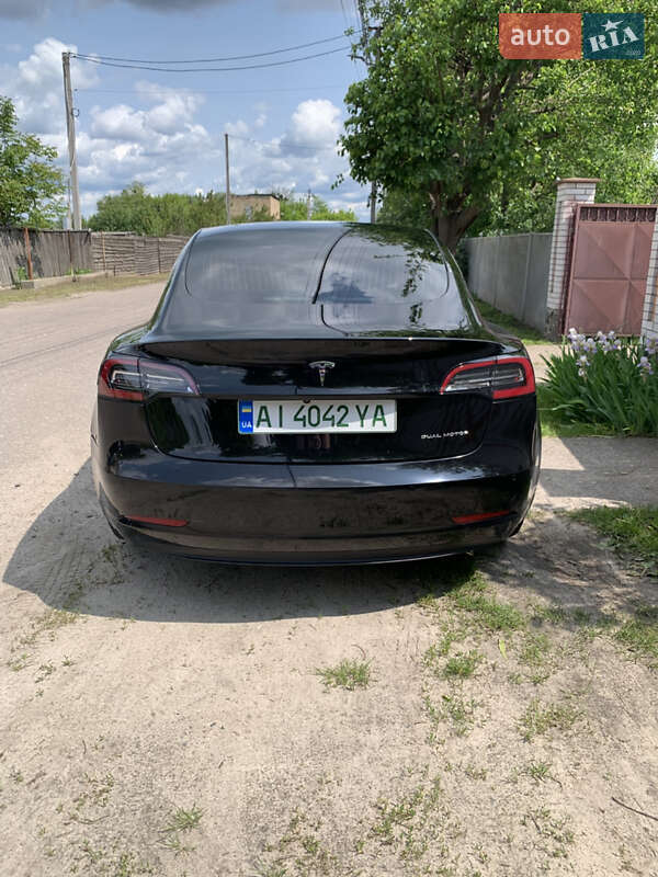 Седан Tesla Model 3 2019 в Буче