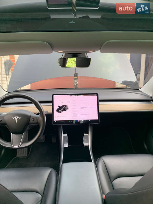 Седан Tesla Model 3 2019 в Буче