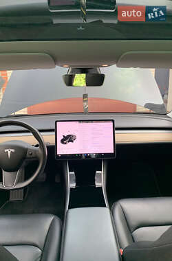 Седан Tesla Model 3 2019 в 