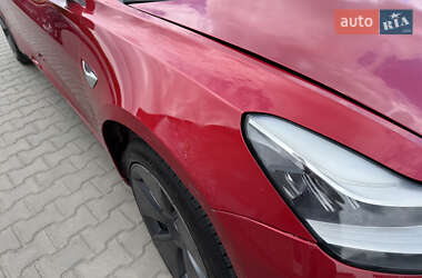 Седан Tesla Model 3 2020 в 