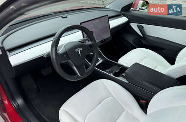 Седан Tesla Model 3 2020 в 
