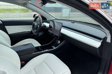 Седан Tesla Model 3 2020 в 