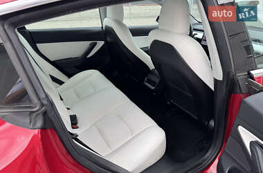 Седан Tesla Model 3 2020 в 