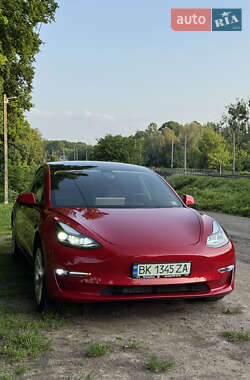 Седан Tesla Model 3 2022 в Рівному