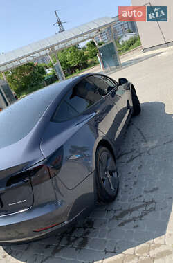 Седан Tesla Model 3 2021 в 