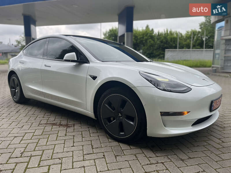 Седан Tesla Model 3 2022 в Самборе