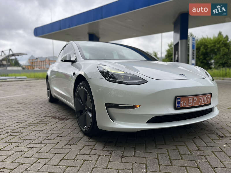 Седан Tesla Model 3 2022 в Самборе