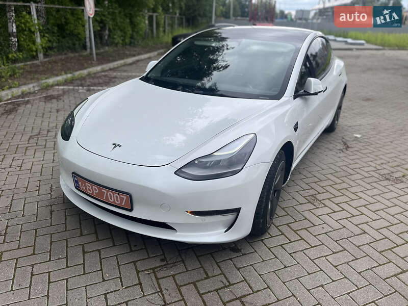 Седан Tesla Model 3 2022 в Самборе