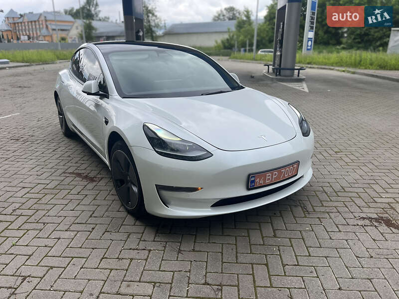 Седан Tesla Model 3 2022 в Самборе