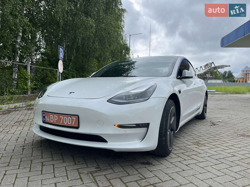 Седан Tesla Model 3 2022 в Самборі