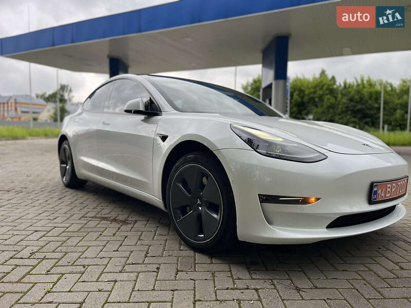 Седан Tesla Model 3 2022 в Самборе