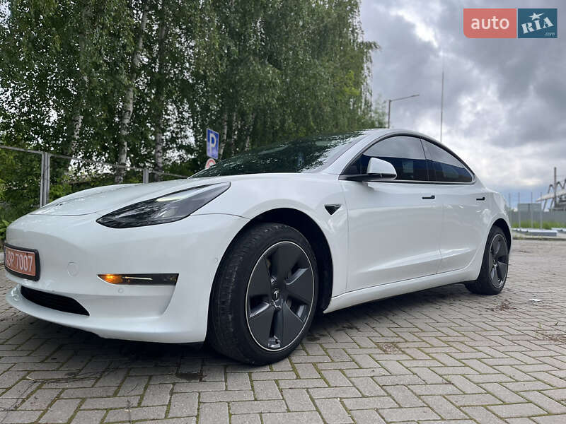Седан Tesla Model 3 2022 в Самборі