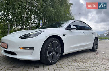 Седан Tesla Model 3 2022 в 