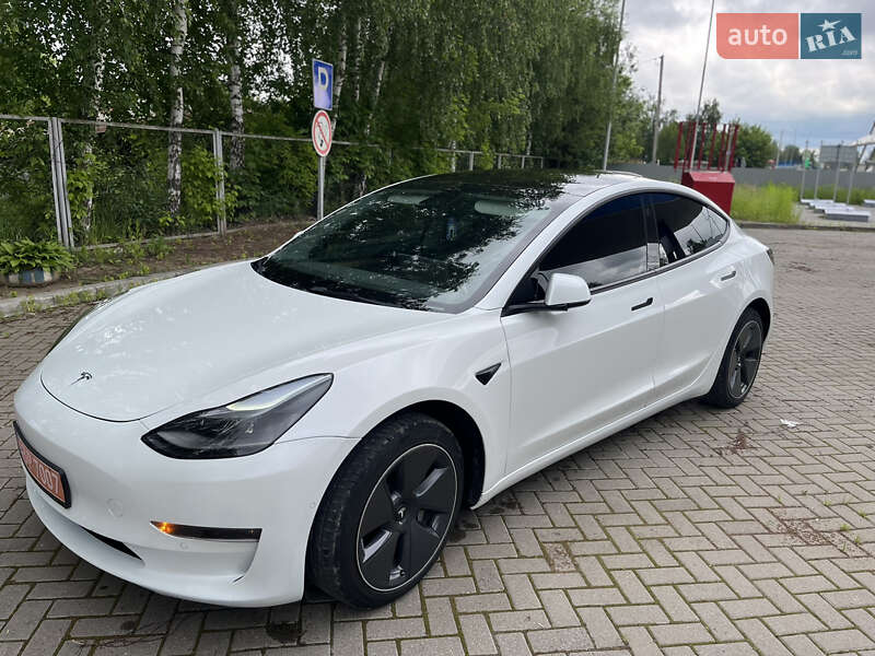 Седан Tesla Model 3 2022 в Самборе