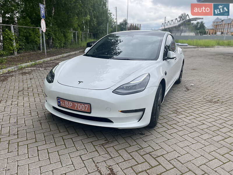 Седан Tesla Model 3 2022 в Самборе