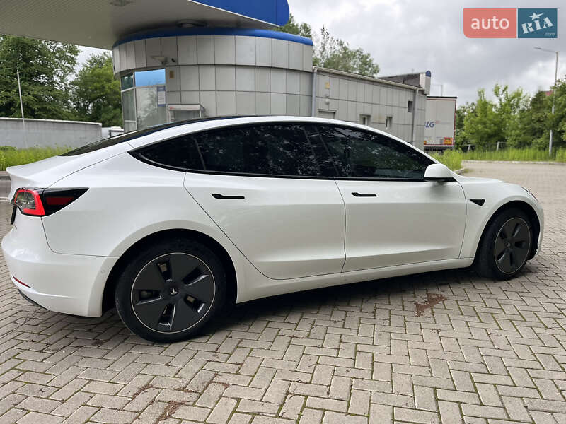 Седан Tesla Model 3 2022 в Самборе