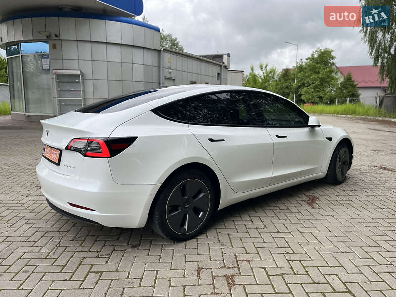 Седан Tesla Model 3 2022 в Самборе