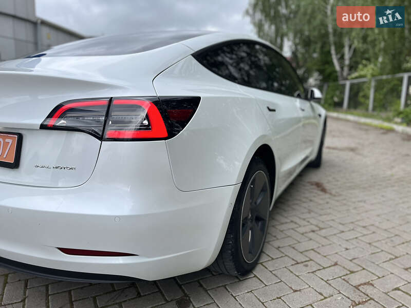 Седан Tesla Model 3 2022 в Самборе