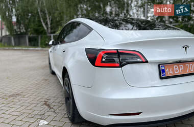 Седан Tesla Model 3 2022 в Самборе