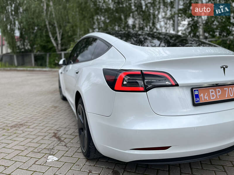 Седан Tesla Model 3 2022 в Самборі