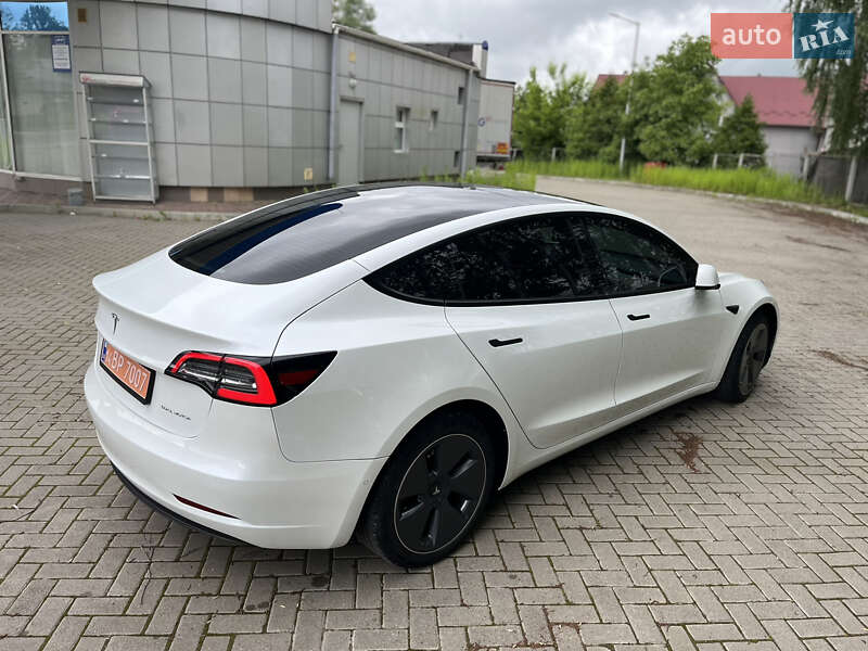 Седан Tesla Model 3 2022 в Самборе