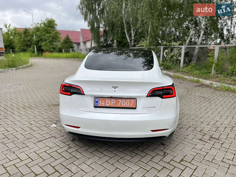 Седан Tesla Model 3 2022 в Самборе