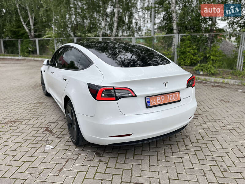 Седан Tesla Model 3 2022 в Самборе